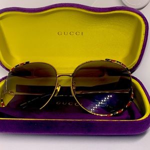 Gucci women’ sunglasses style GC001339